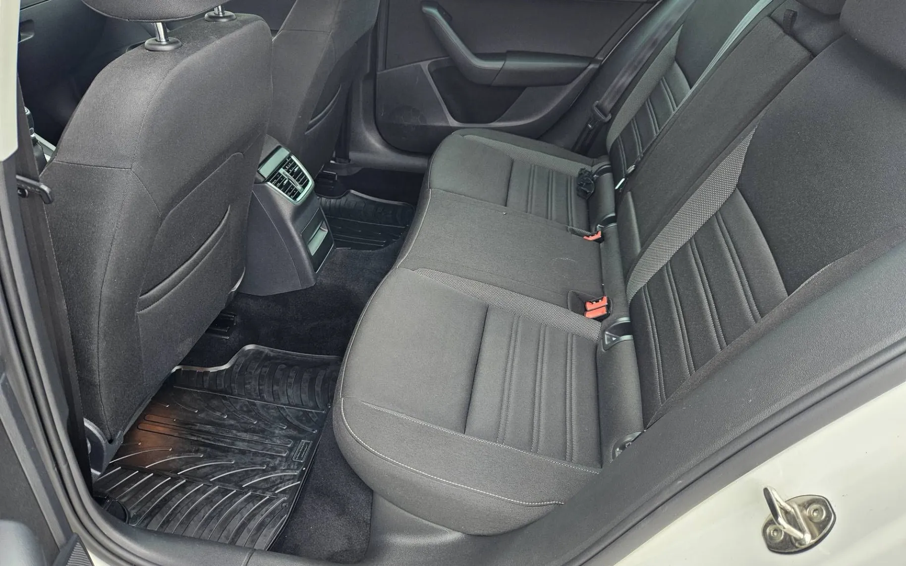 Notranja slika - Škoda Octavia - Combi 1.0 TSI  1.LASTNIK  SLO  LED KLJUKA - 12