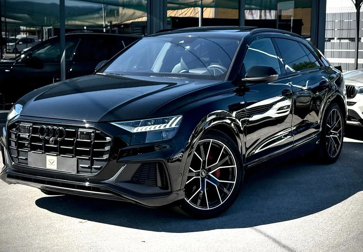 Zunanja slika - Audi Q8 - 50TDI S line Panorama Night 360 SoftCl Compet HUD - 1
