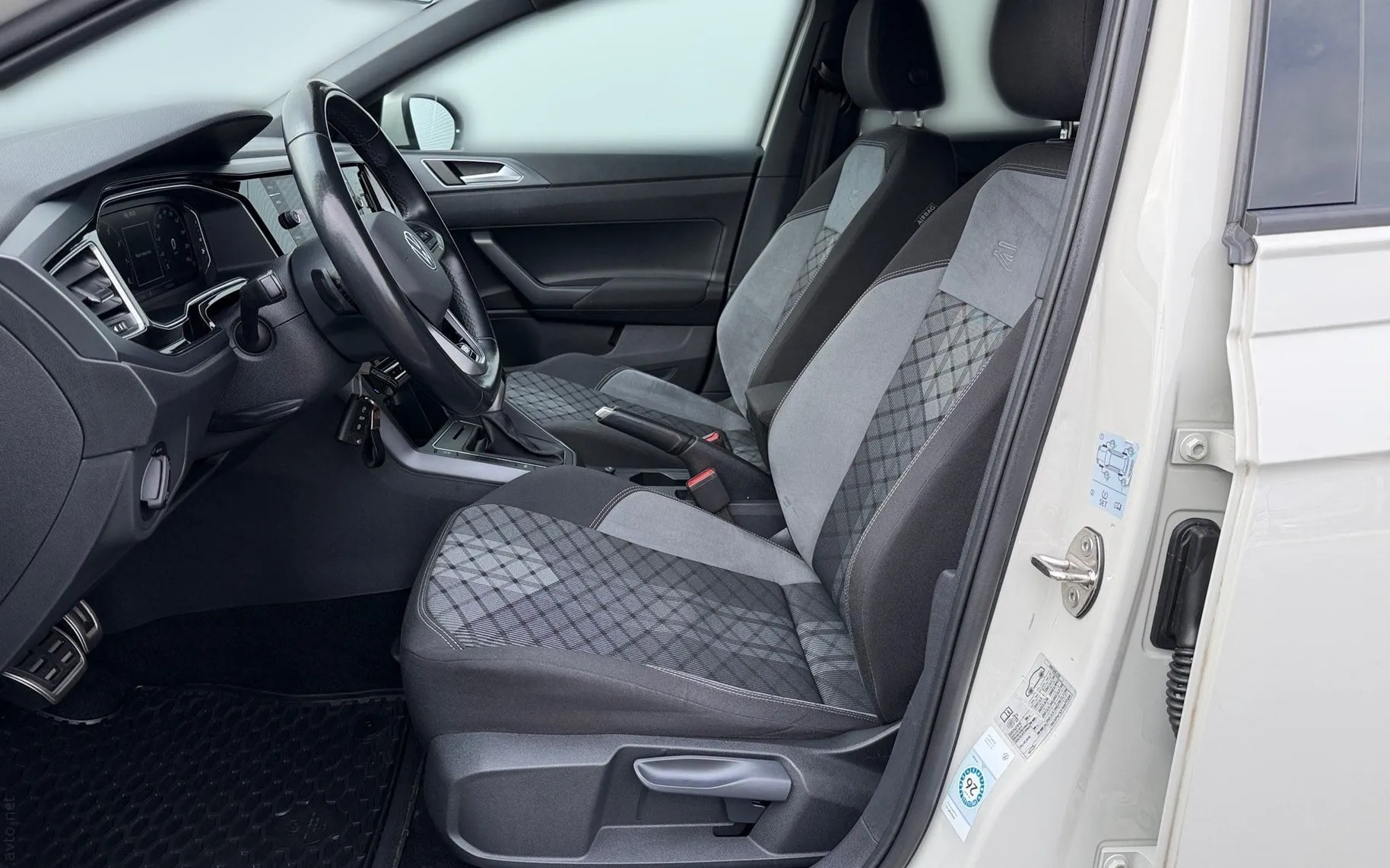 Notranja slika - Volkswagen Taigo - 1.0 TSI R-Line DSG-IQ Light-ACC-PDC-Virtual - 7