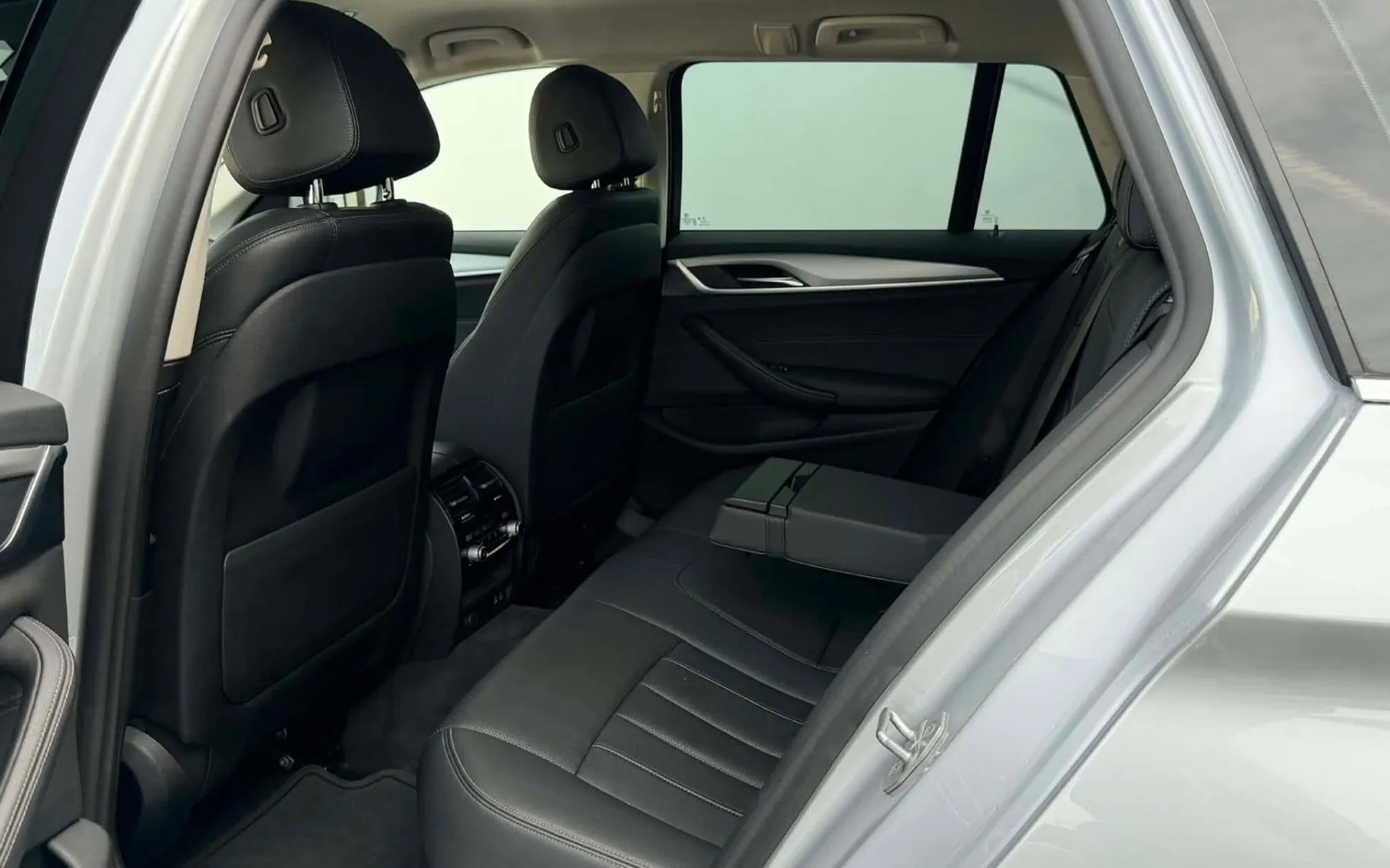 Zunanja slika - BMW Serija 5 - Touring: 530d-AUT-LED-110.000km-LIZING ZA TUJCE-4X KLIMA - 11
