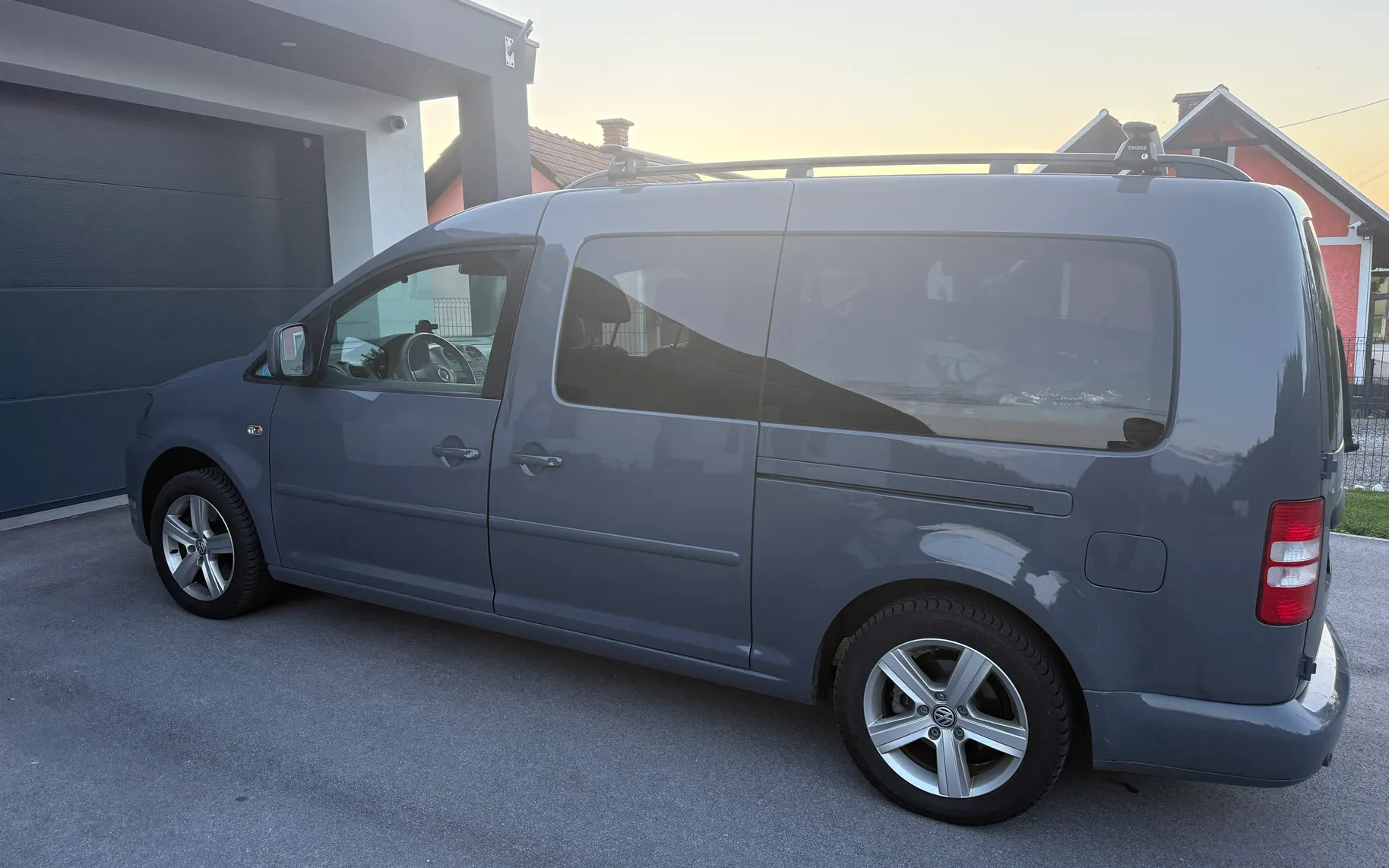 Zunanja slika - VW Crafter - Caddy Maxi 1,6 TDI Trendline DSG - 1