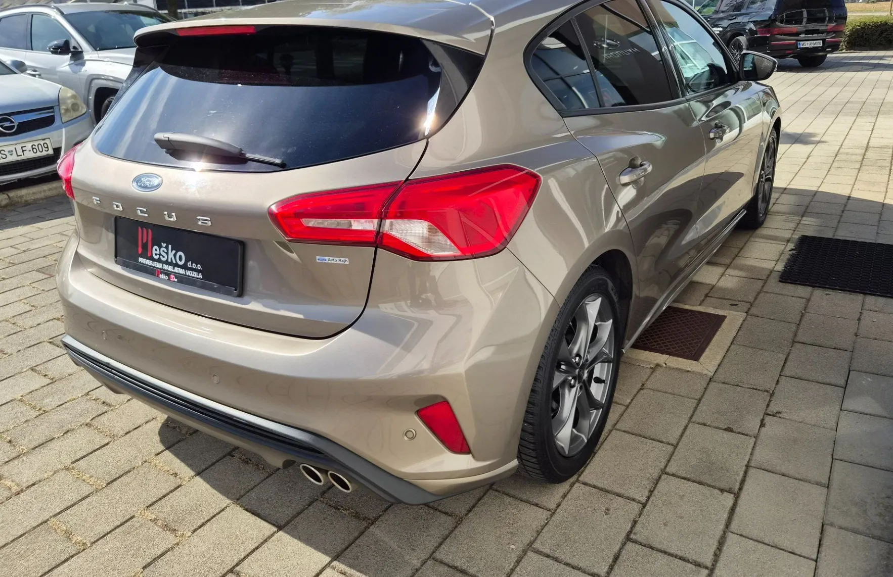 Zunanja slika - Ford Focus - 1.0  ST-Line navi-kamera-pdc-acc-alu - 7