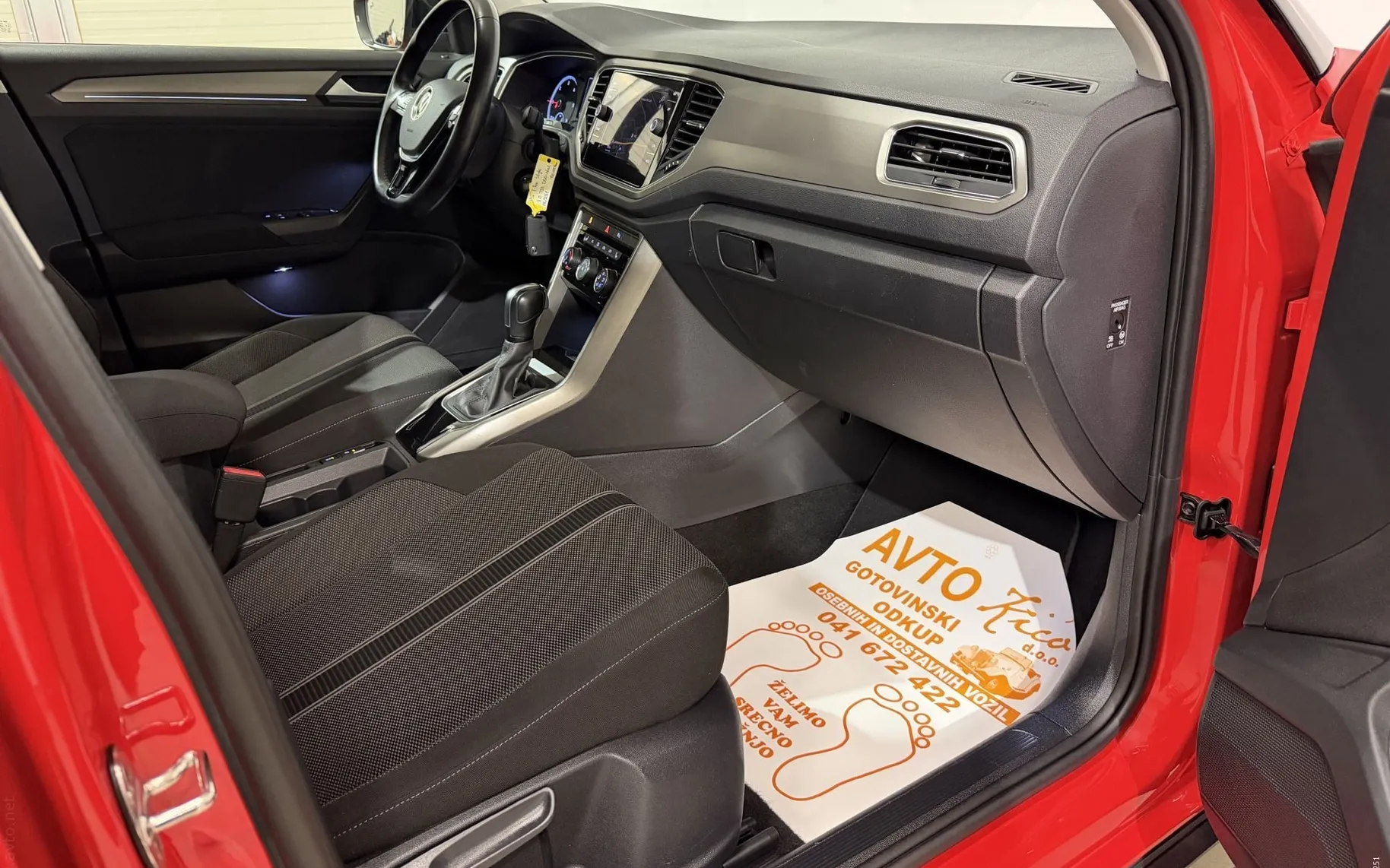 Notranja slika - VW T-Roc - 2.0 TDI-AVT-ACC-NAVI-LED-110KW-MRTVI KOT-GRETJE .. - 11