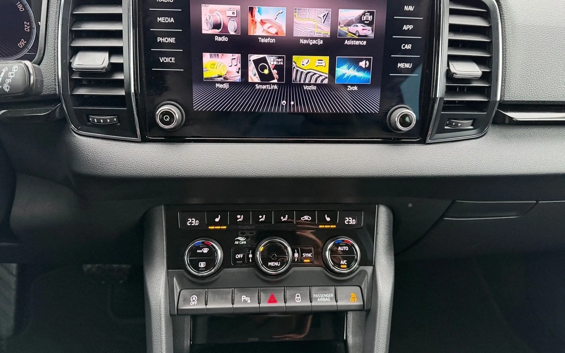 Notranja slika - Škoda Karoq - 2.0 TDI Style DSG-LED-Keyless-ACC-Navi-AppConnect - 9