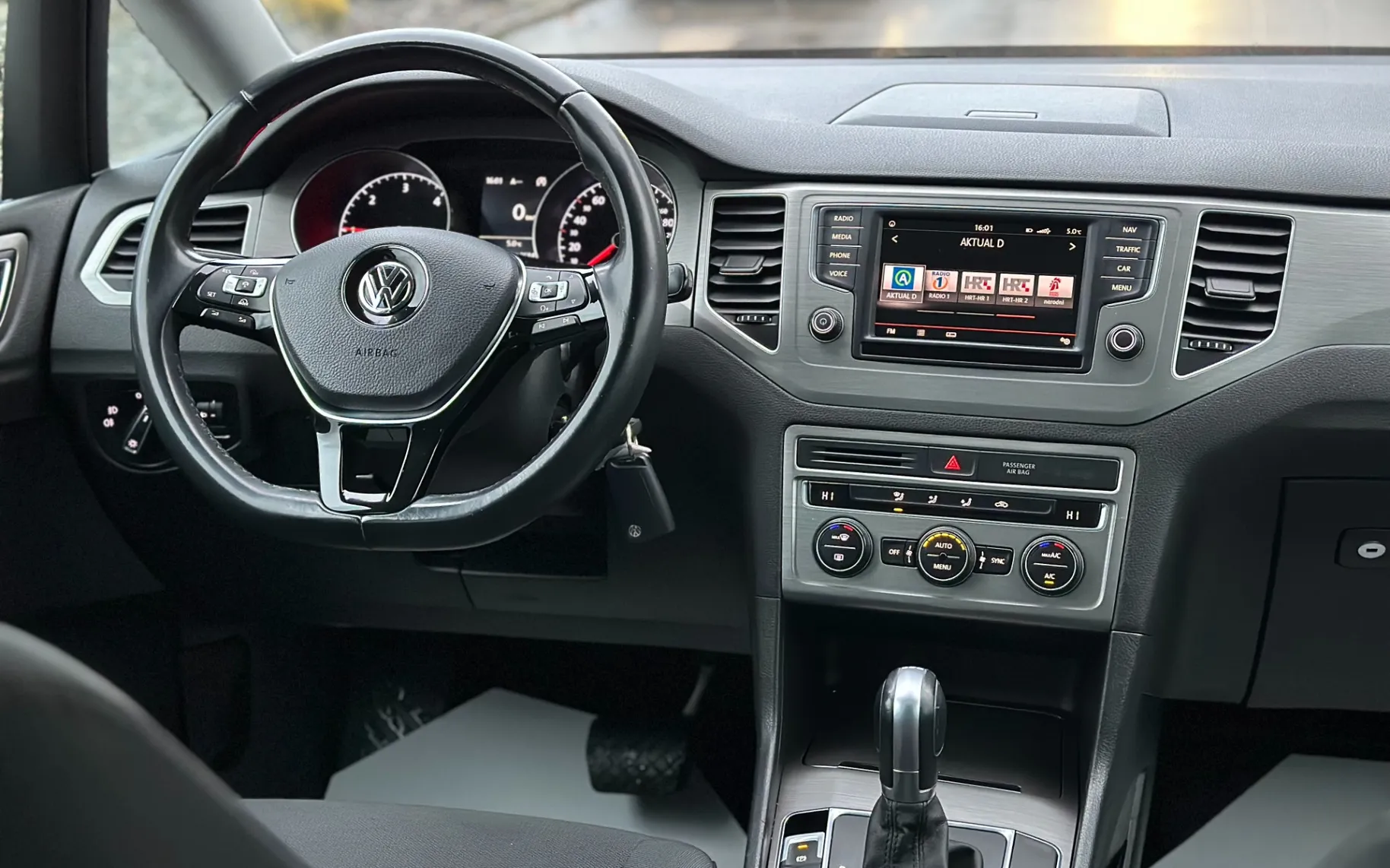 Zunanja slika - Volkswagen Golf - Sportsvan 1.6 TDI DSG Comfortline+ACC+ALU+NAVI+2X PDC - 11