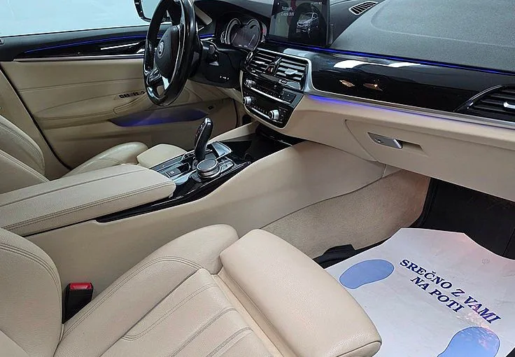 Zunanja slika - BMW Serija 5 - Touring: 520d xDrive Avt. SportLine ACC-20COL-USNJE - 9