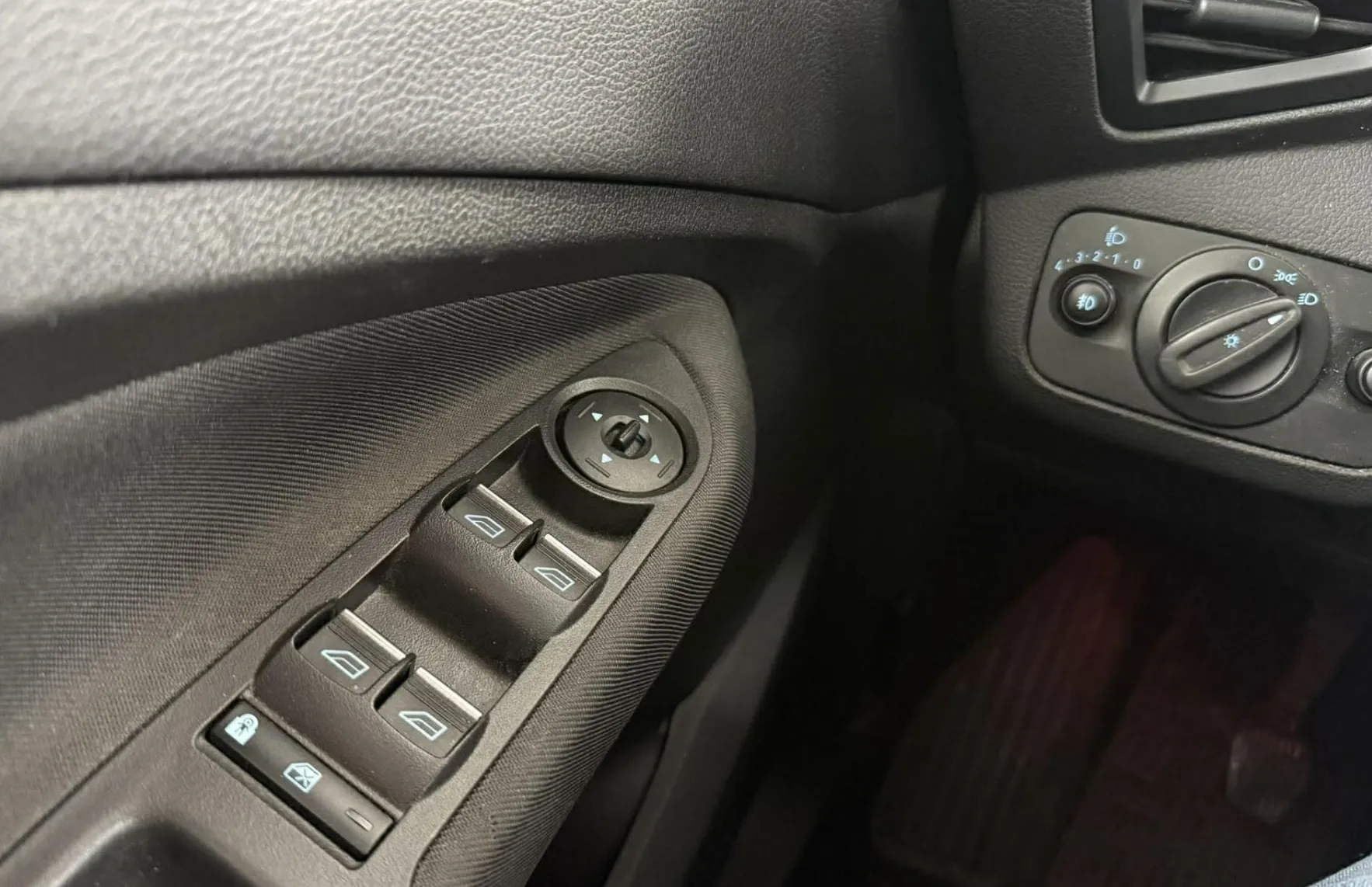 Zunanja slika - Ford C-MAX - 1.5 TDCi 88 kW Trend - 8