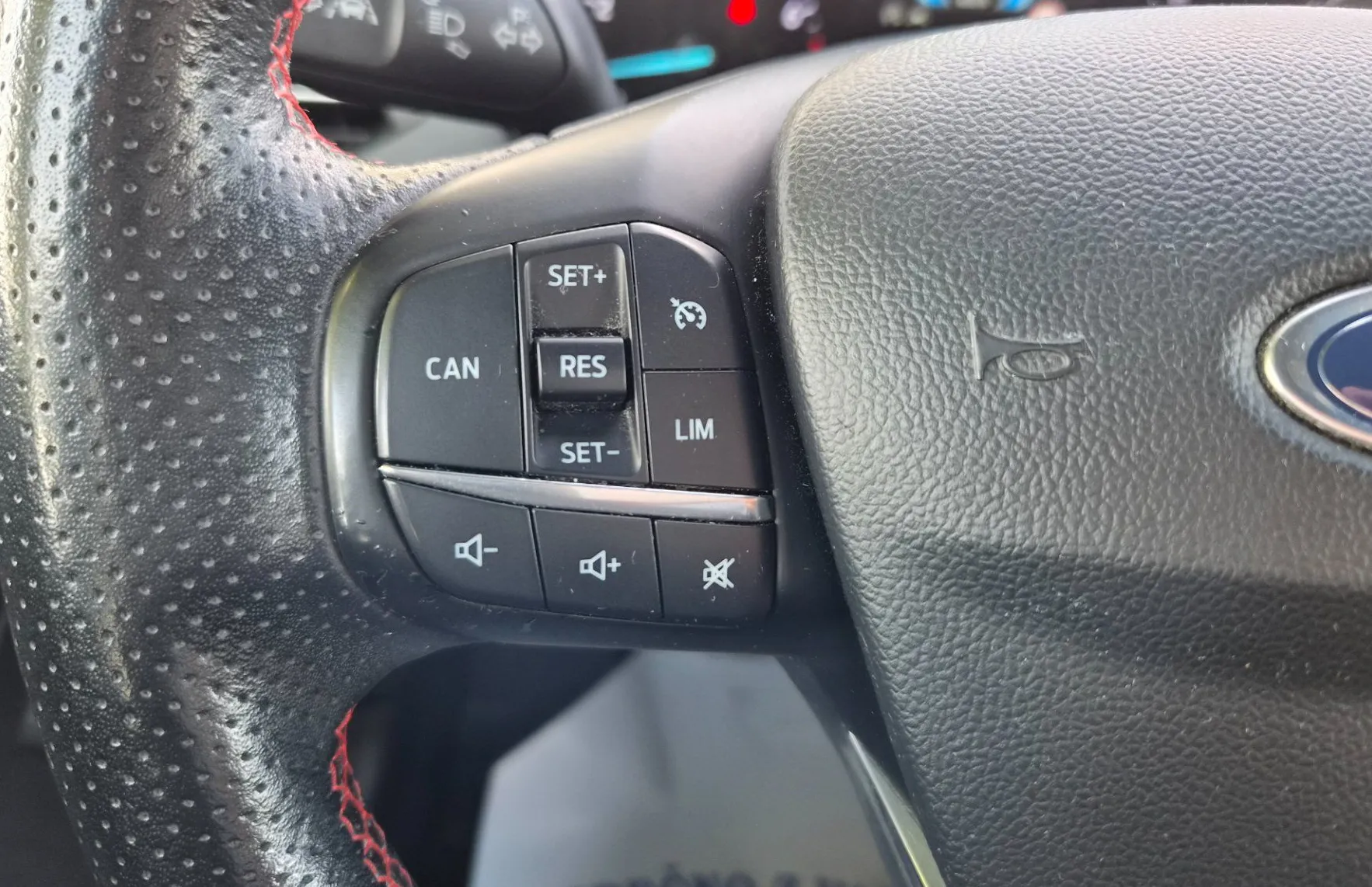 Zunanja slika - Ford Focus - 1.0  ST-Line navi-kamera-pdc-acc-alu - 15