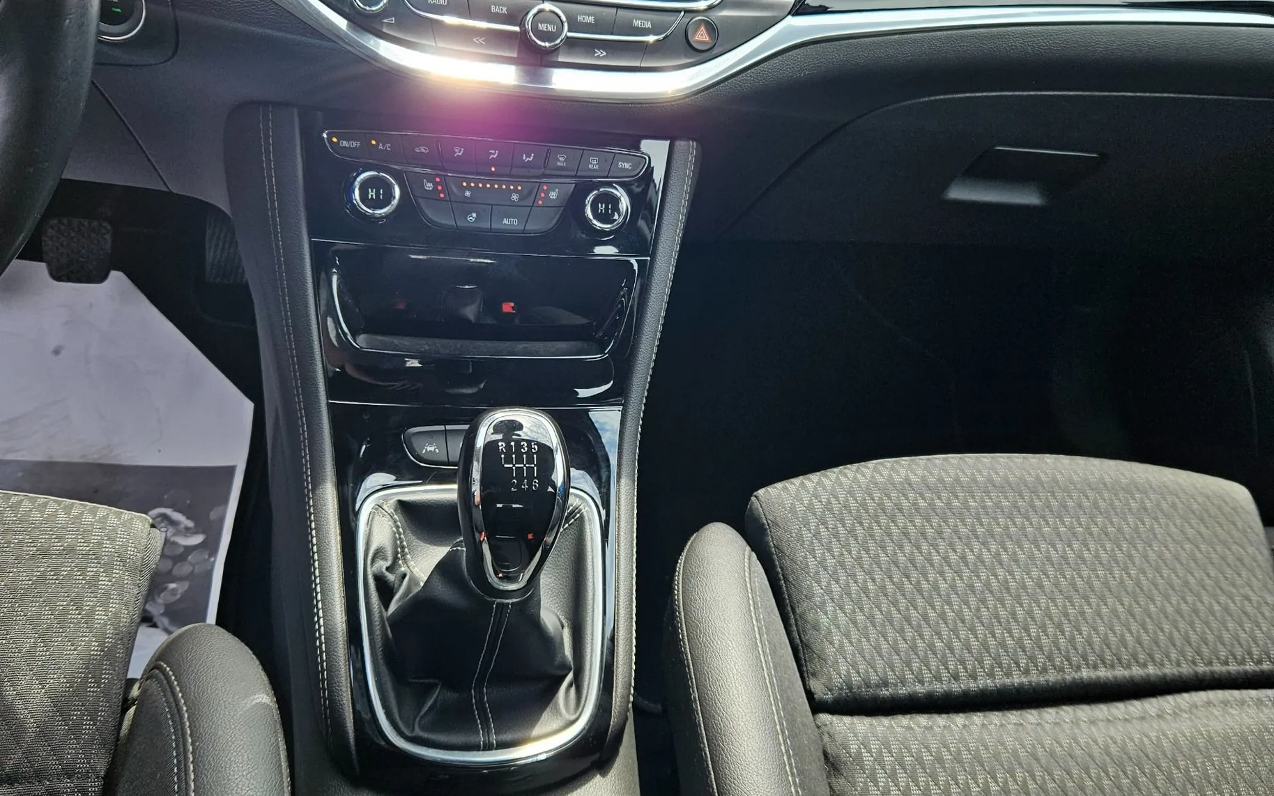Notranja slika - Opel Astra - Tourer 1.6 CDTI  Innovation 1.LASTNIK SLO NAVI L.. - 10