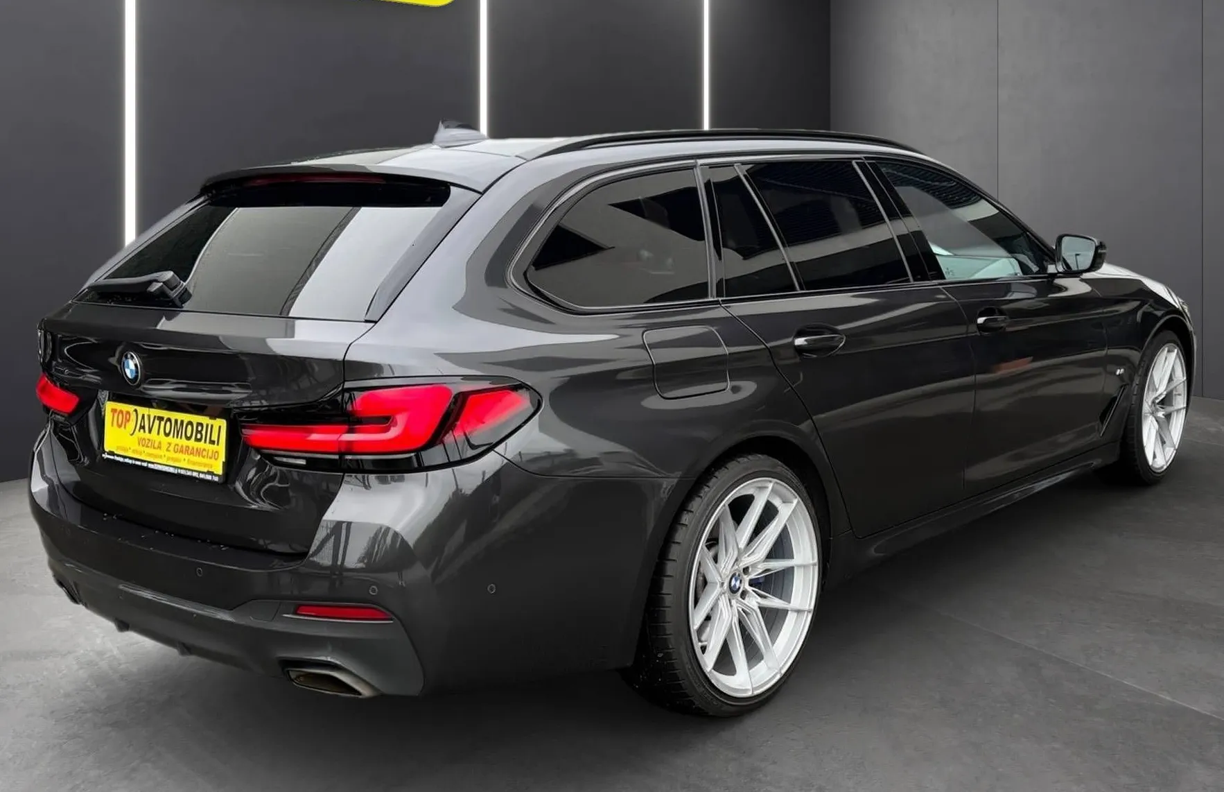 Zunanja slika - BMW Serija 5 - Touring: 520d M PAKET LASER HEAD-UP ADAPTIVNO KAMERA MEM - 6