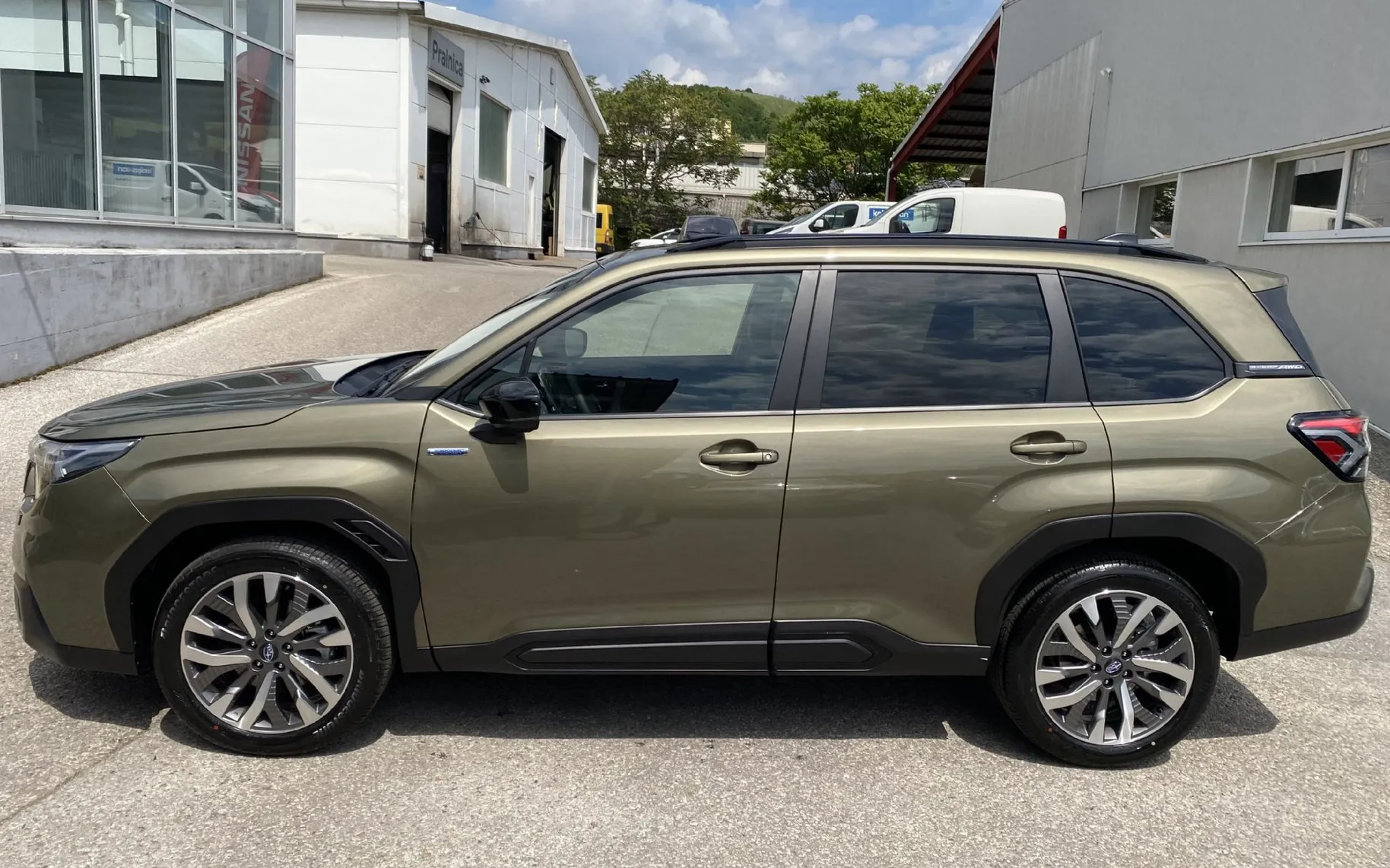 Zunanja slika - Subaru Forester - 2.0i CVT 4WD Lineartronic PREMIUM - 17