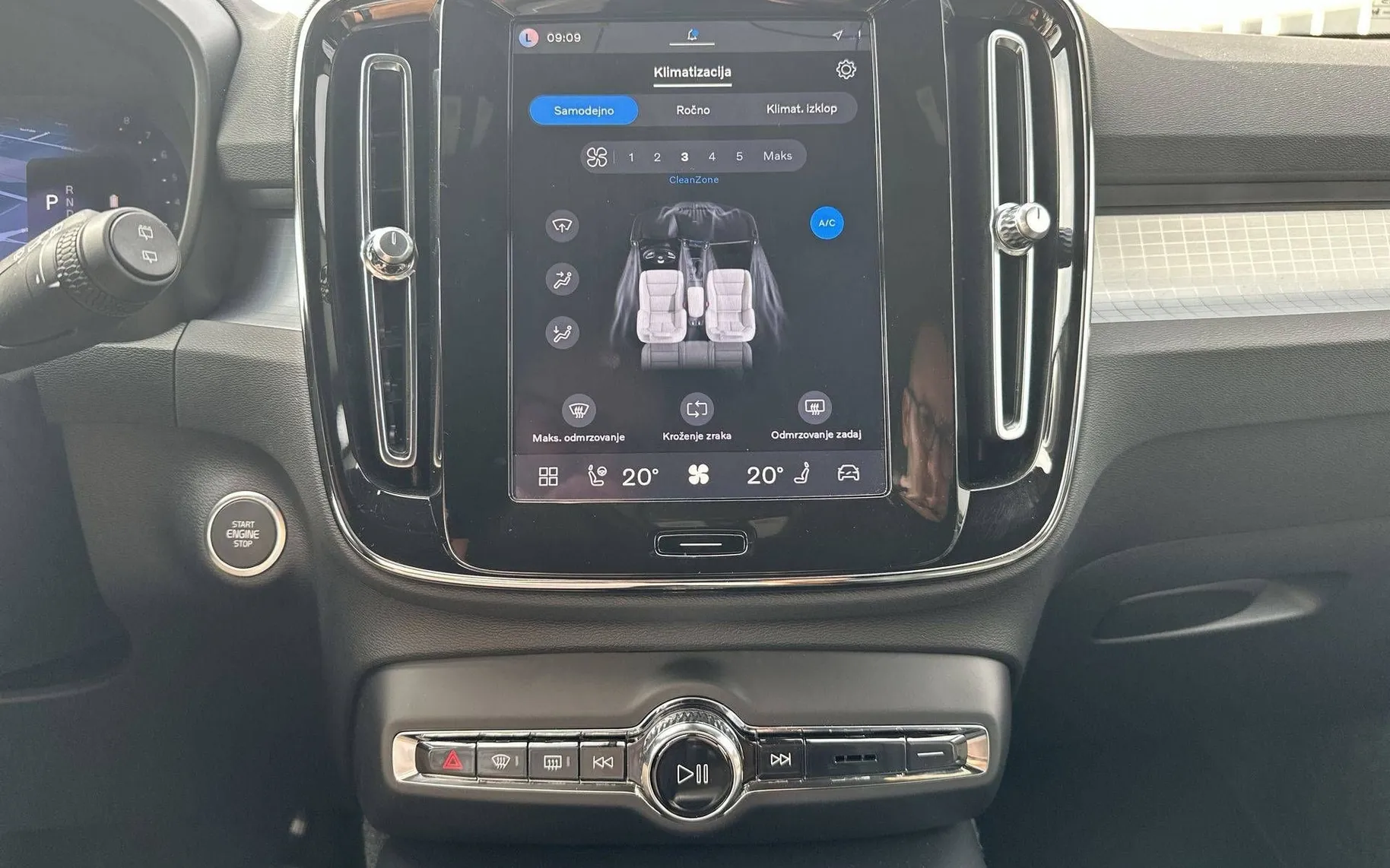 Notranja slika - Volvo XC40 - B3 P Core Avt. - 17