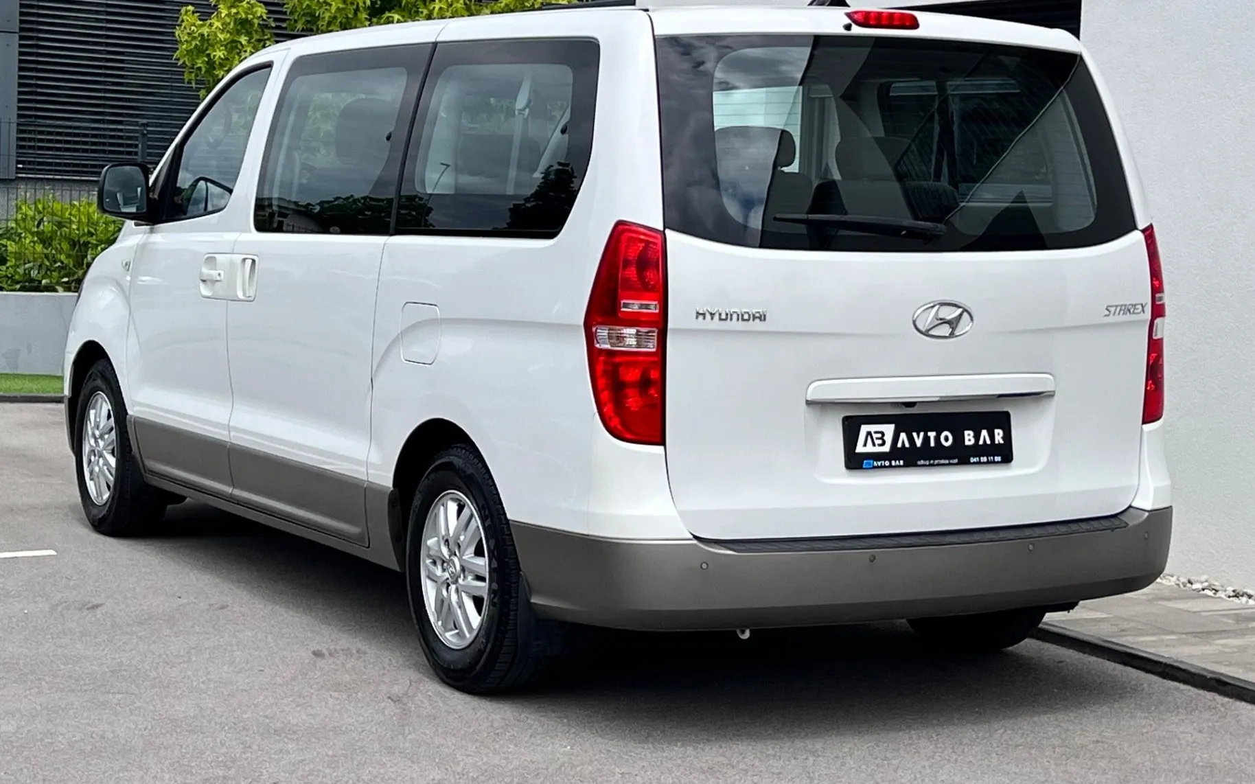 Notranja slika - Hyundai H-1 - 2.5 CRDi+8SED+R.KAMERA+NAVI+3CONSKA KLIMA... - 7