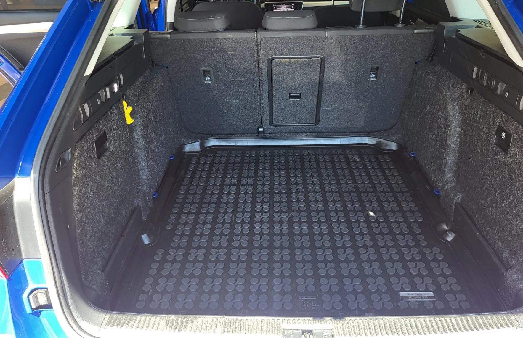 Zunanja slika - Škoda Superb - Combi 2.0 TDI DSG slo-pdc-alu-acc-led-el.paket - 19