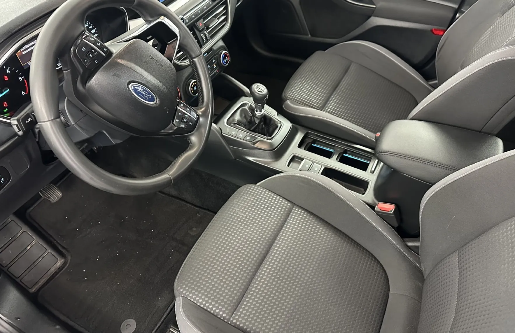 Zunanja slika - Ford Focus - Connect 1.5 EcoBlue 88KW.NEMŠKI+4GUME.KAMERA.LED - 17