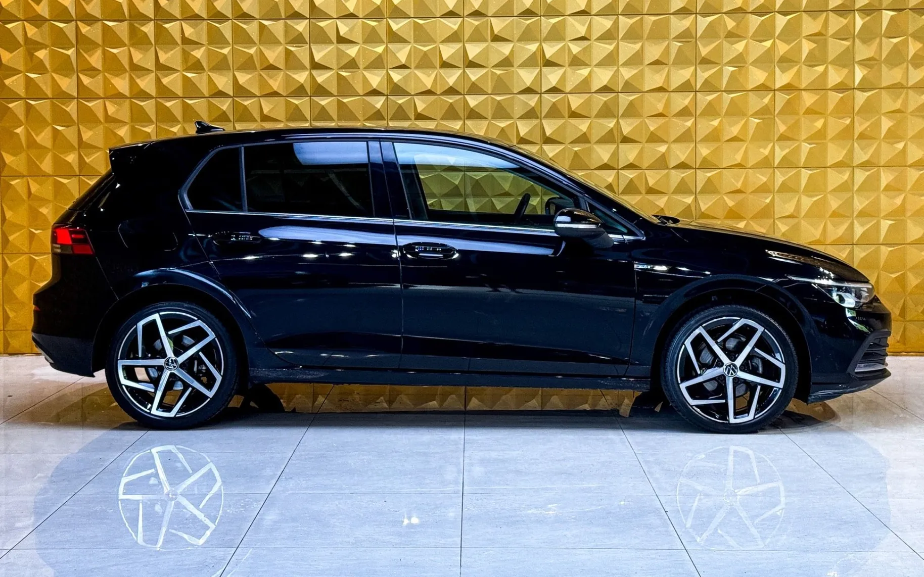 Notranja slika - Volkswagen Golf - 2.0 TDI AUT.-LED-VIRTUAL-MASAZA-MEMORY-GRETJE - 12