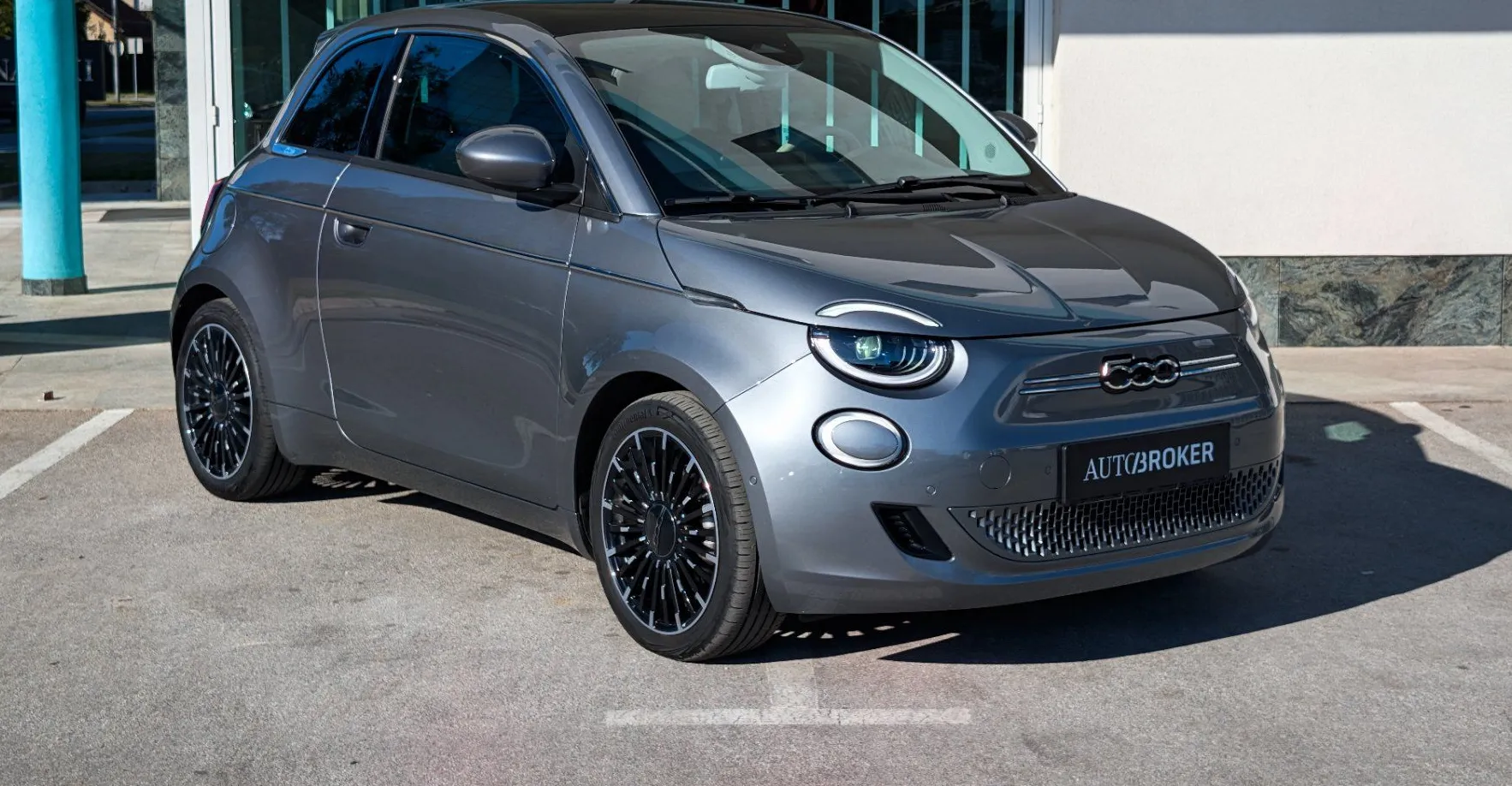 Zunanja slika - Fiat 500 - e 42 kWh Garancija do 2028 Panorama tempomat LED - 3