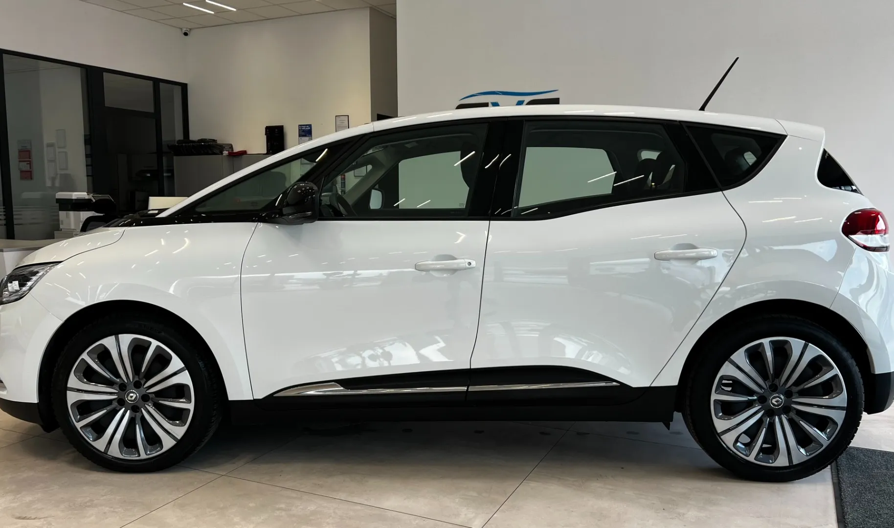 Zunanja slika - Renault Scénic - TCe 115 Energy Zen - 3