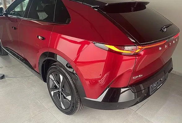 Zunanja slika - Mazda CX-6e - 258ps RWD TAKUMI 21 col ČRNO USNJE - 3