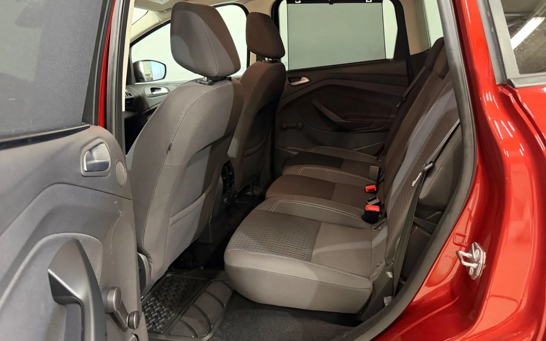 Notranja slika - Ford C-Max - 1.5 TDCi-LED-TEMPOMAT-KAMERA-PDC-VLEČNA KLJUKA - 12