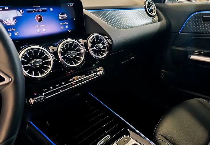 Zunanja slika - Mercedes-Benz EQA - 300 4MATIC PRO-VL.KLJUKA-LED-APPLE-DAB-AMBI-VIDEO - 11