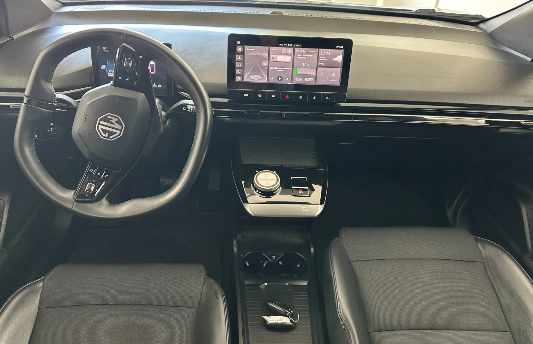 Zunanja slika - MG MG4 - Luxury 150kW.NEMŠKI+4GUME.USNJE.KAMERA.- 3000 € SU - 15