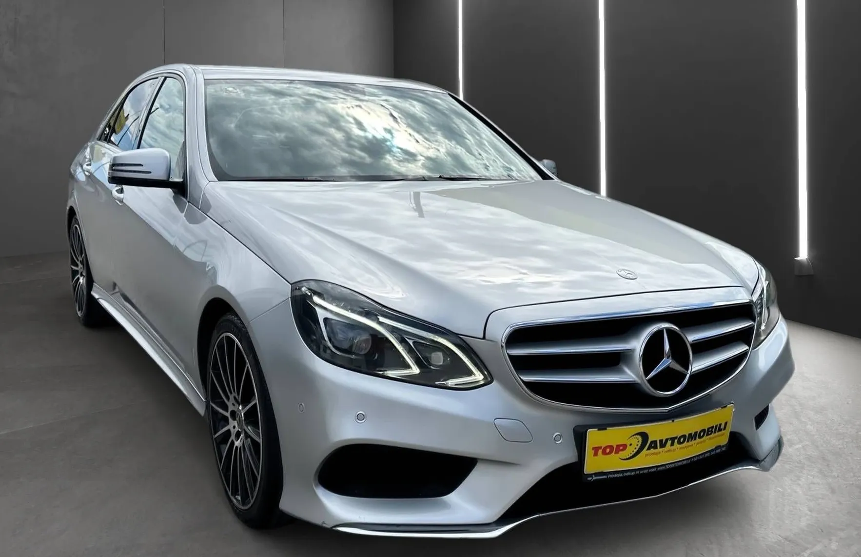 Zunanja slika - Mercedes-Benz E-Razred - 300 BLUETEC HYBRID LED NAVI PDC KAMERA TEM TOP - 11