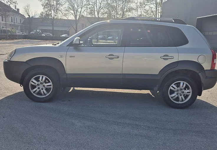 Zunanja slika - Hyundai Tucson - 2.0 + 4x4 + vzdrževan +kljuka + BREZ POLOGA - 8