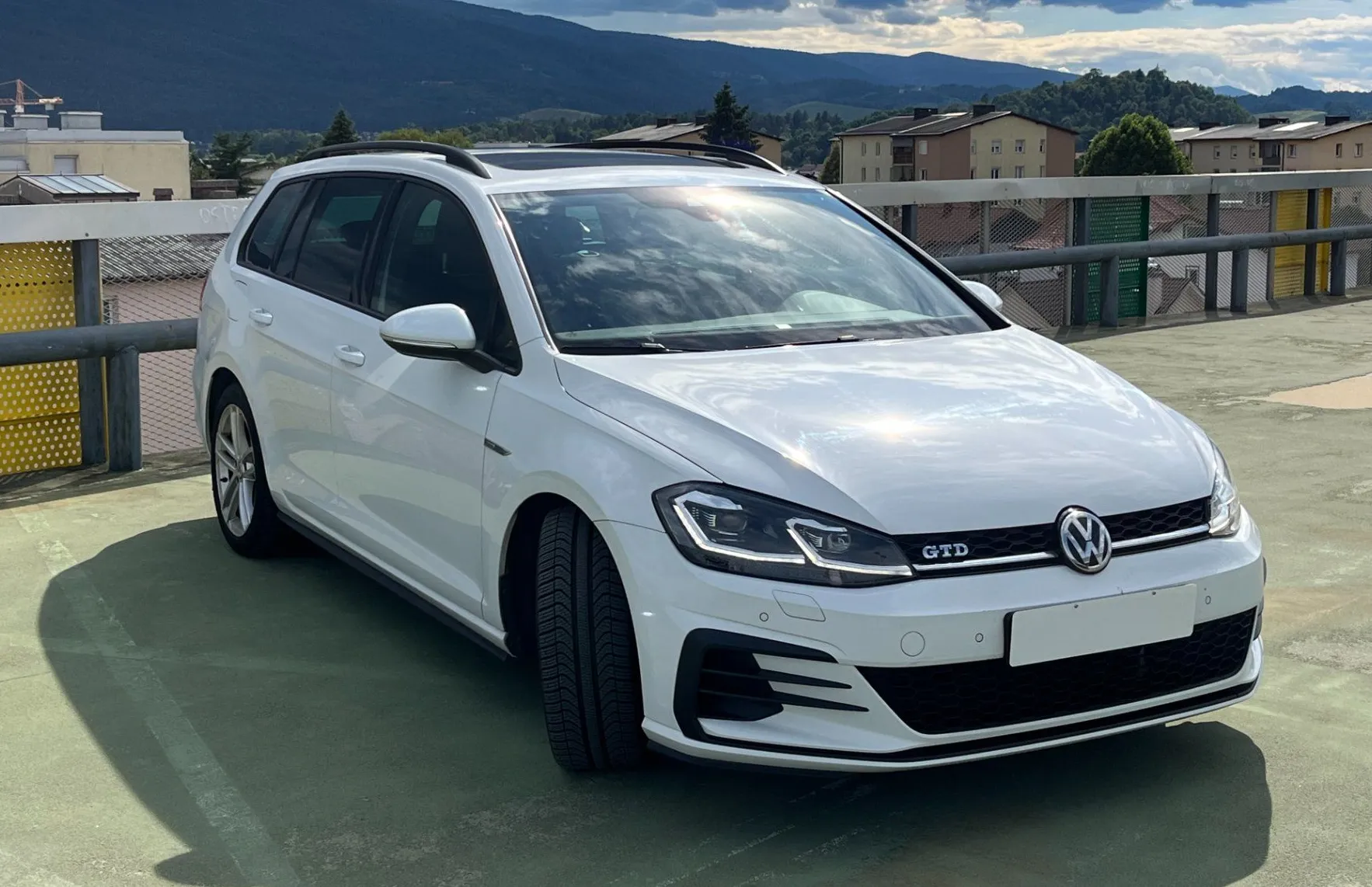 Zunanja slika - Volkswagen Golf - Variant 2.0 GTD BMT DSG LED. NAVI.2XPDC.OGR. SEDEŽ - 3