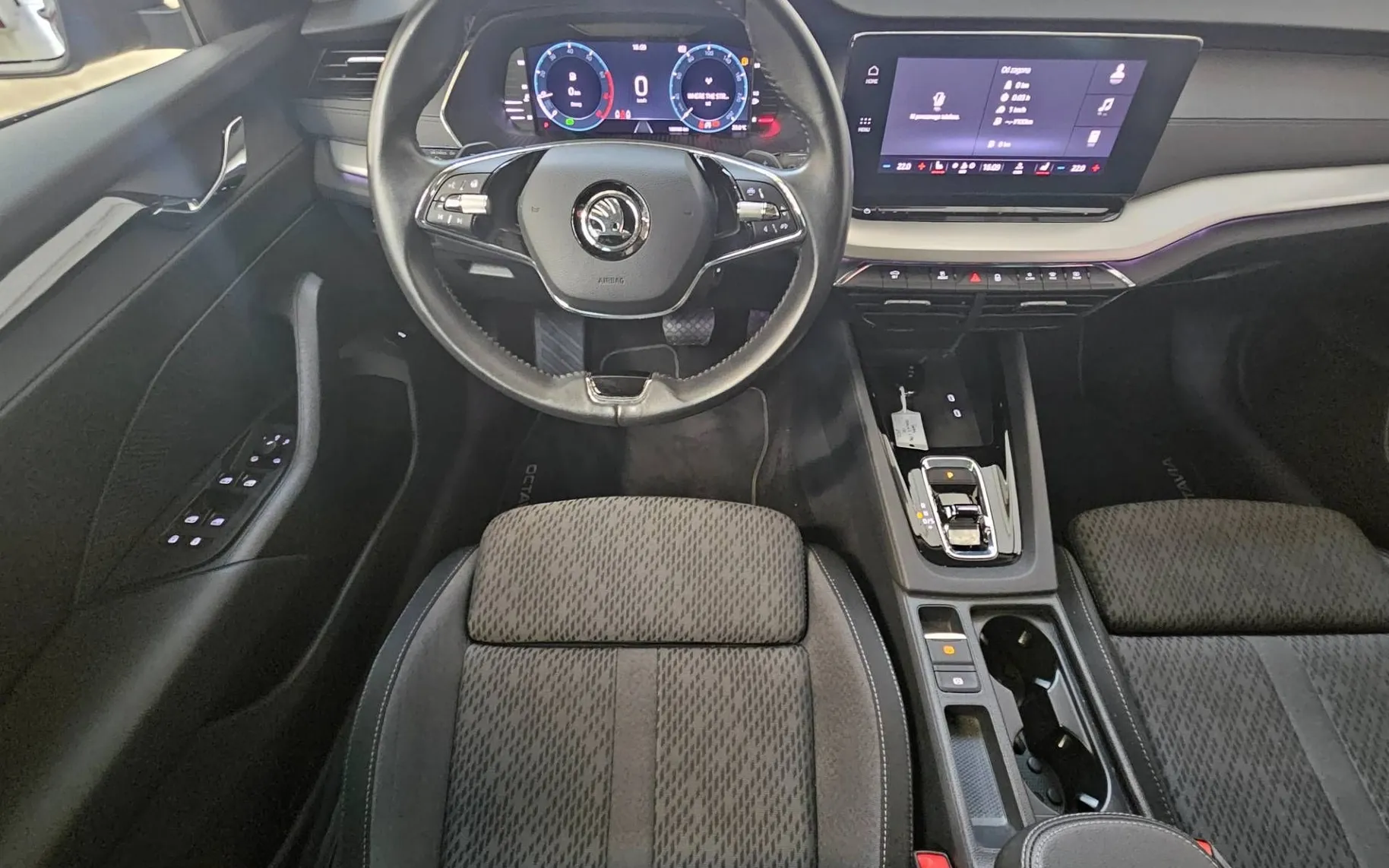 Notranja slika - Škoda Octavia - Combi 1.5 eTSI Clever DSG - 7