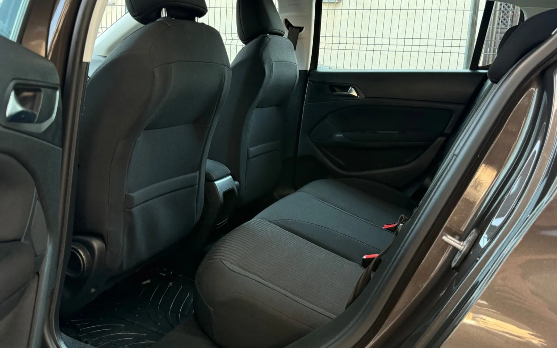 Notranja slika - Peugeot 308 - 1.6-106.000km-KLIMA-BREZ POLOGA KREDIT-ODLIČEN- - 8