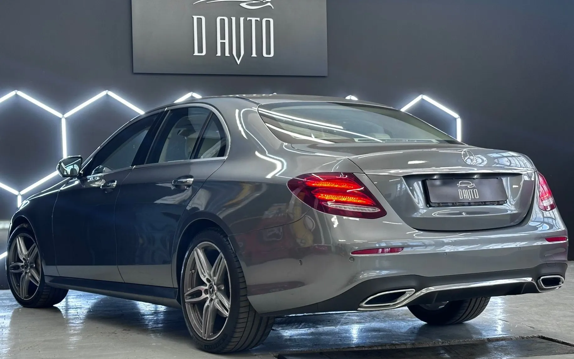 Zunanja slika - Mercedes-Benz E-Razred - E 220 d 4MATIC AMG+MULTIBEAM+VIRTUAL+360KAMERA+1 - 6