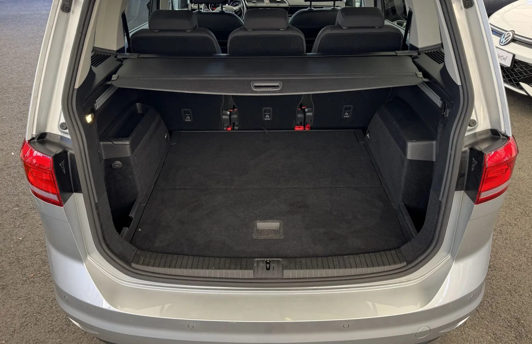 Zunanja slika - Volkswagen Touran - 2.0 TDI Highline DSG - 11