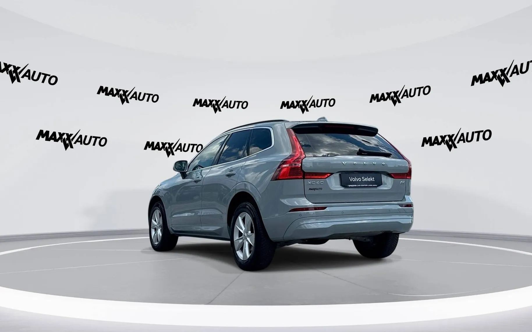 Notranja slika - Volvo XC60 - B4D AWD Core Avt. - 7