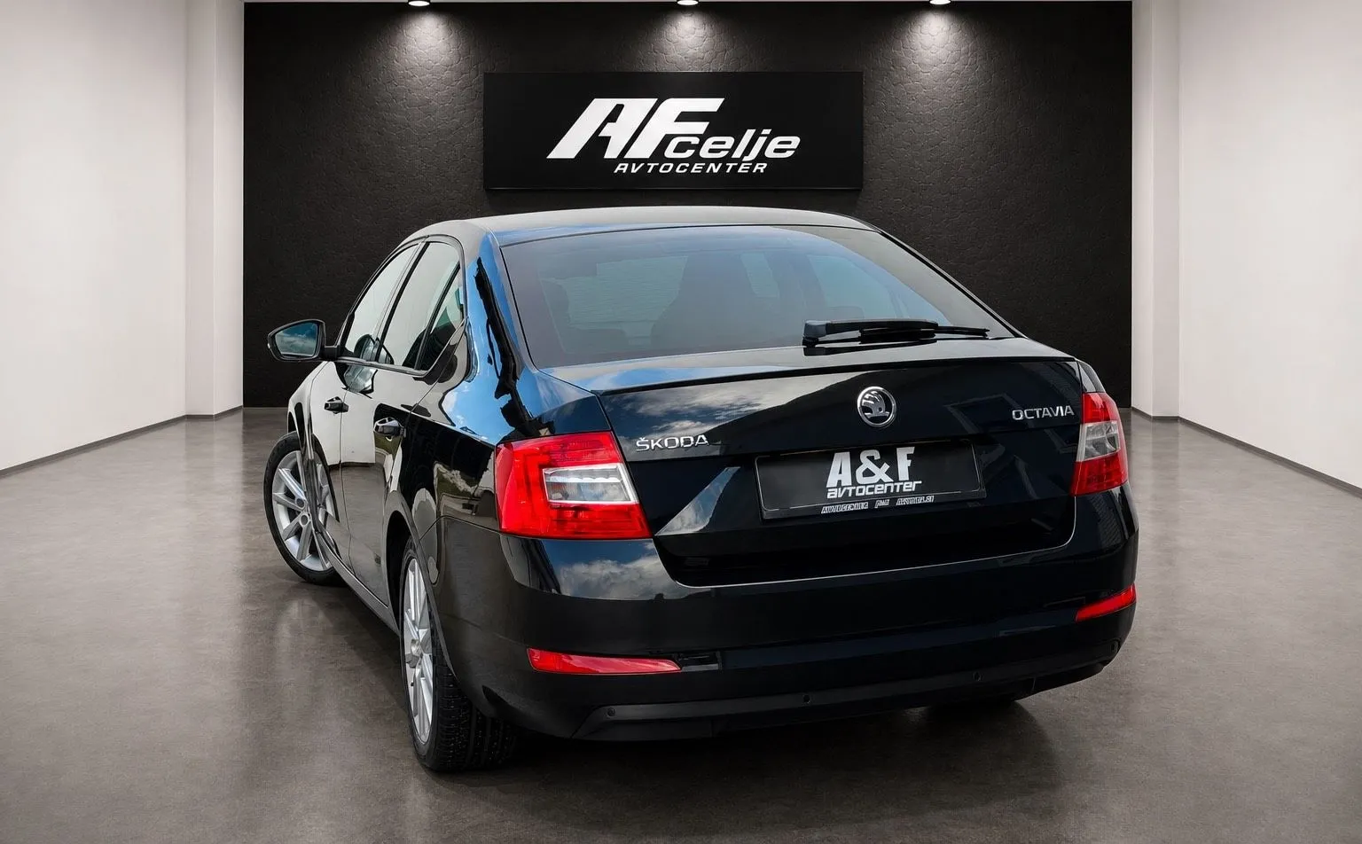 Notranja slika - Škoda Octavia - 1.6 TDI-LIMUZINA-LIZING ZA TUJCE-KLJUKA-ODLIČEN- - 7