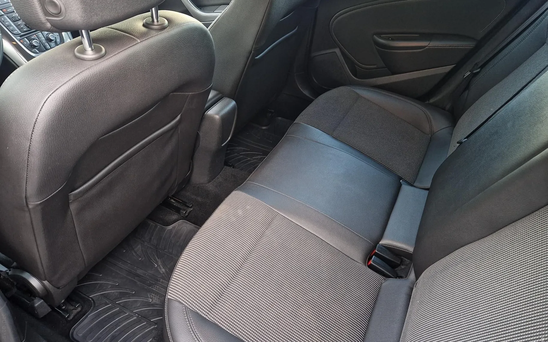 Notranja slika - Opel Astra - 1.6CDTI-100KW-COSMO-NAVI-LED-SLO-LEANPAY - 8