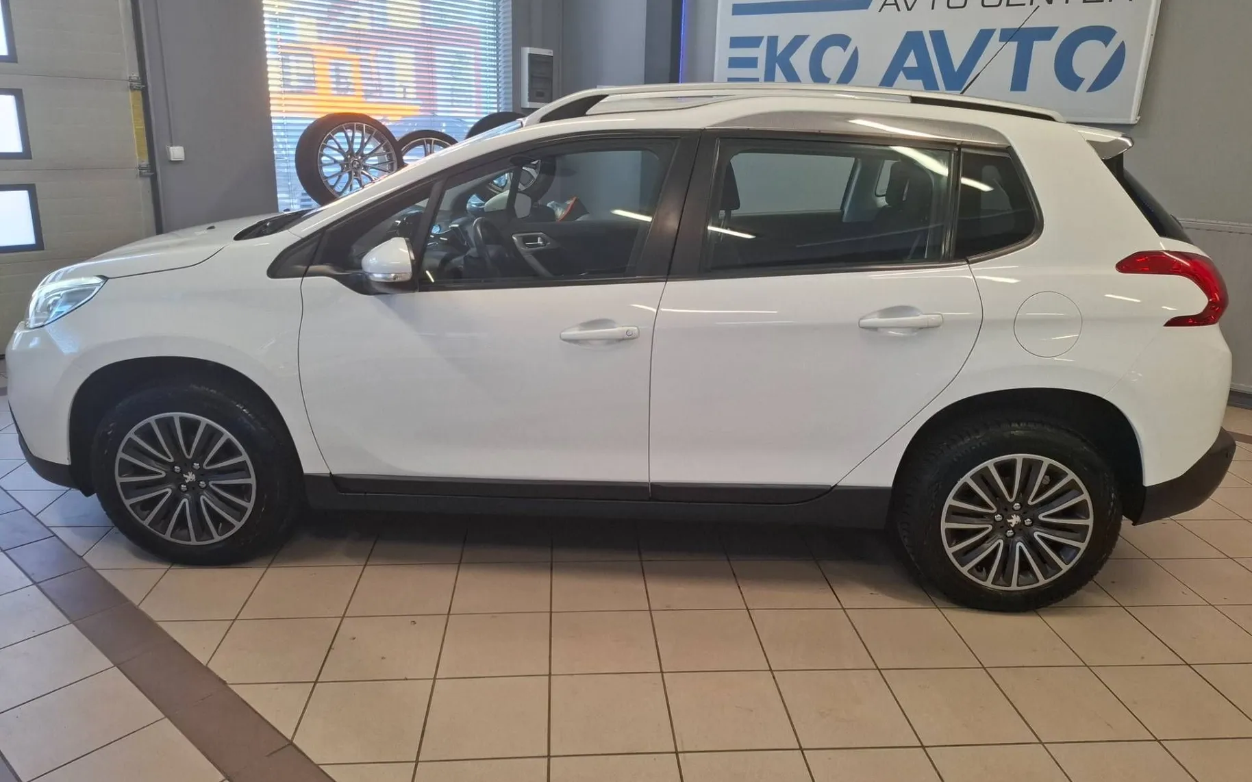 Notranja slika - Peugeot 2008 - 1.6 BlueHDi LED-NAVI-PDC-KREDIT BREZ POLOGA... - 12