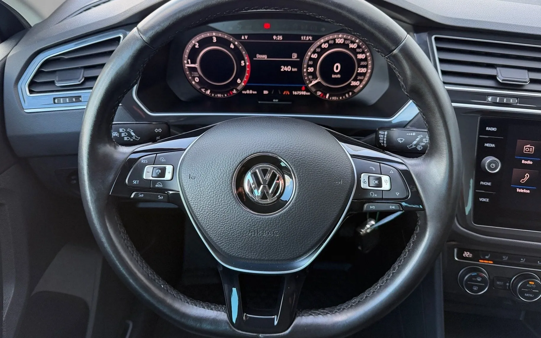 Notranja slika - Volkswagen Tiguan - 2.0 TDI BMT Highline-SLO-1.lastnik-LED High-ACC... - 8