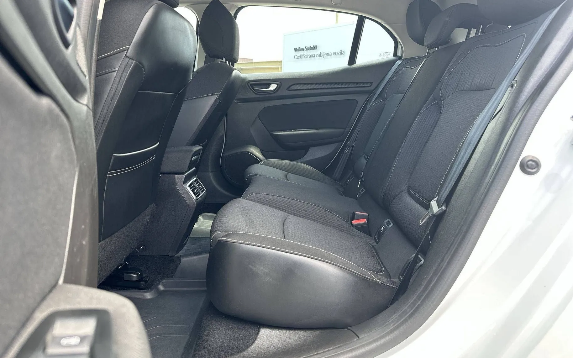 Notranja slika - Renault Megane - Berline TCe 100 - 18