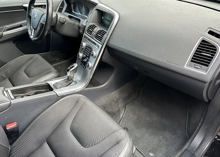 Zunanja slika - Volvo XC60 - D4 A AWD  Momentum-PANORAMA+GRET.SEDEŽEV-BIXENON - 8