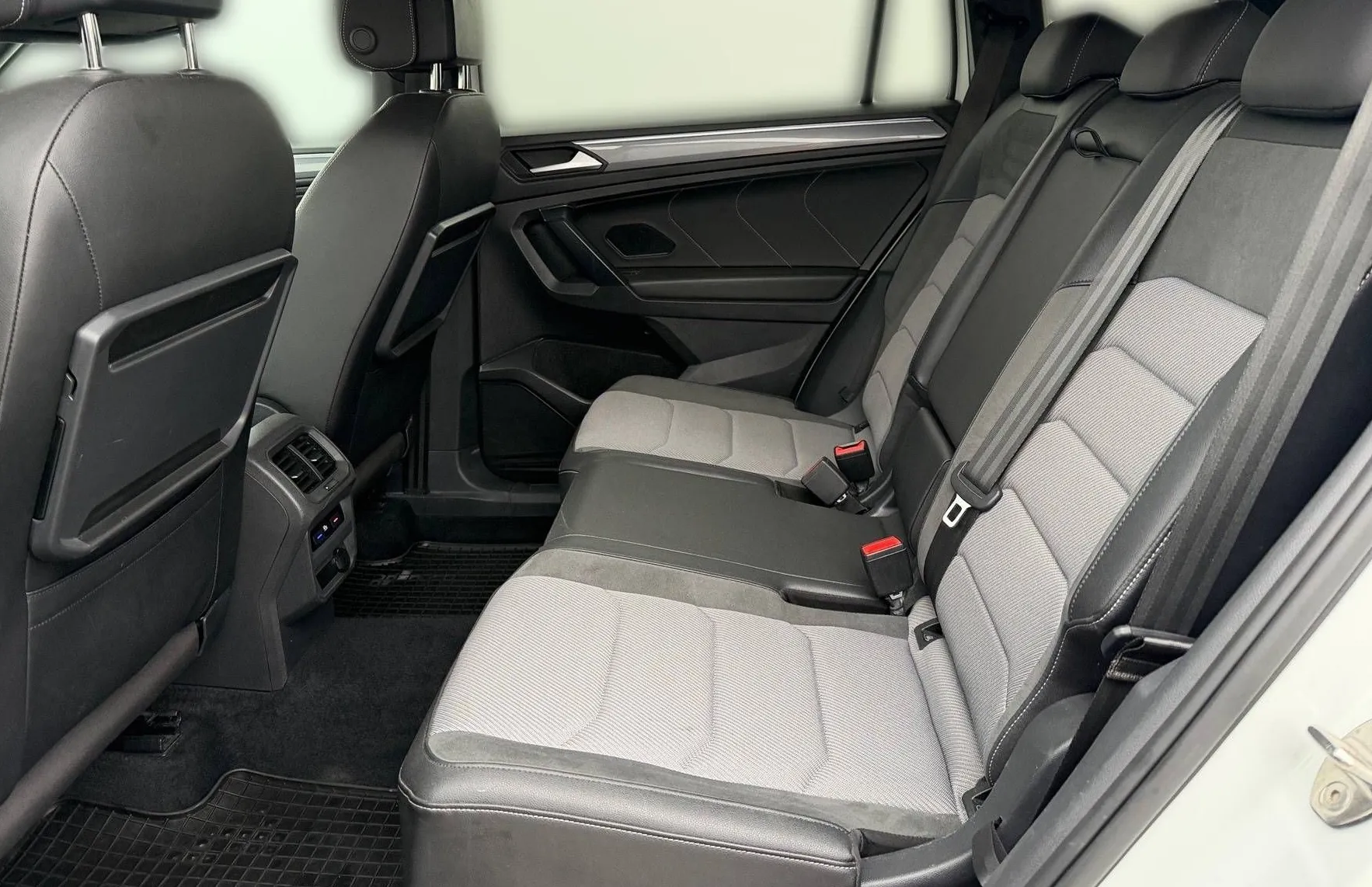 Zunanja slika - VW Tiguan Allspace - 2.0 TDI 4MOTION avt. R-Line 147kW-SLO-1.lastnik - 8