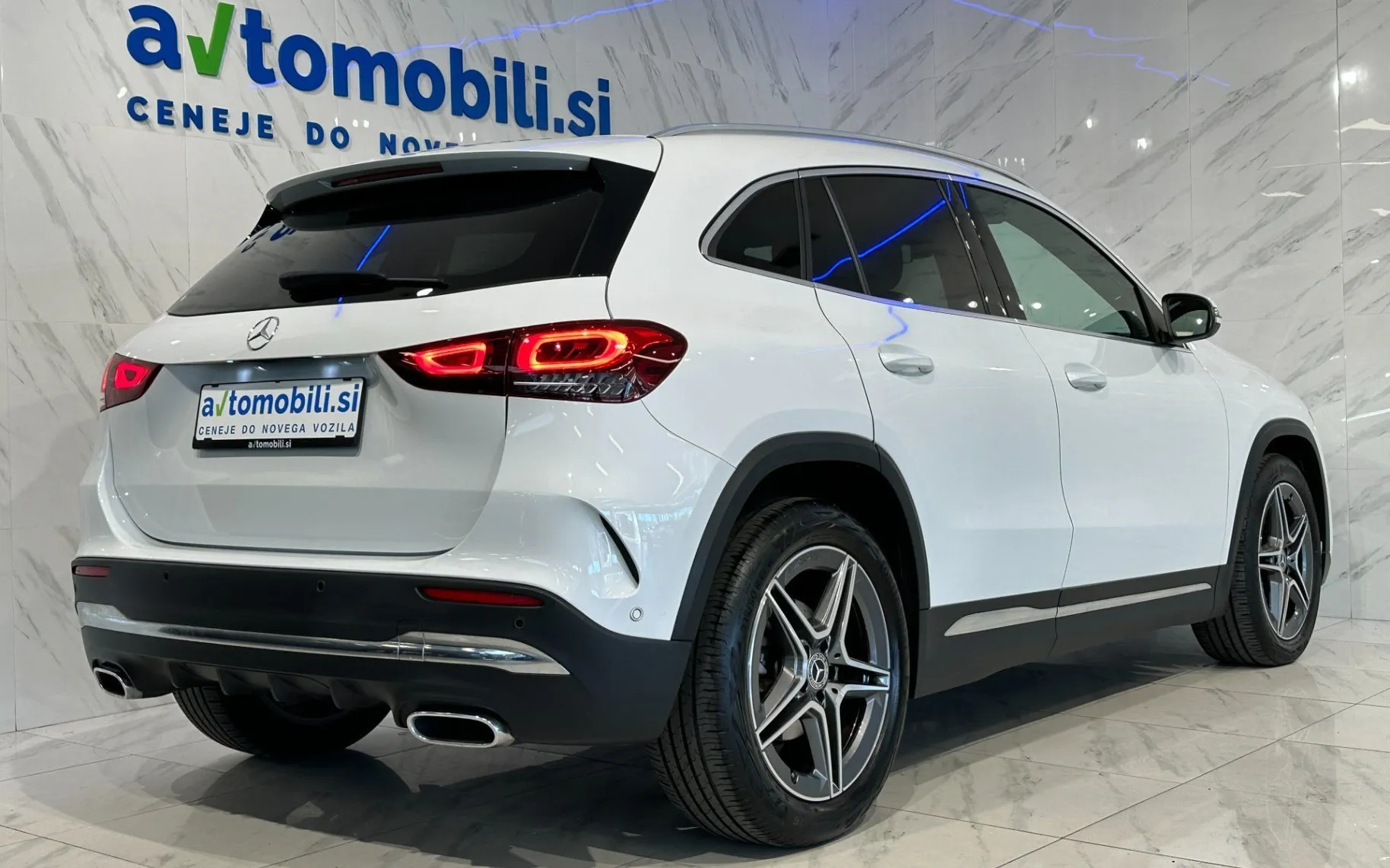 Zunanja slika - Mercedes-Benz GLA-Razred - 200|AMG Line|Memory|HUD|Kamera|Gretje|LineAss|R19 - 4