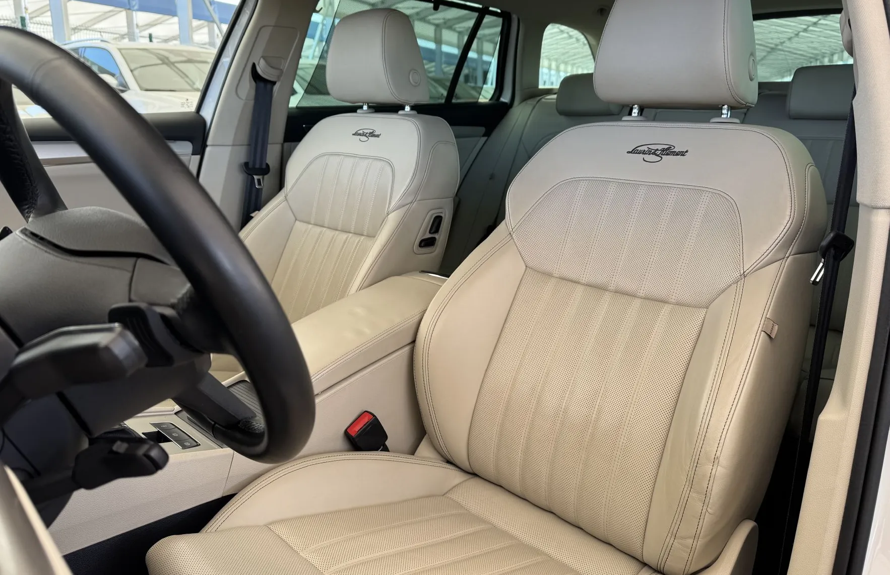 Zunanja slika - Škoda Superb - Combi Laurin   Klement 2.0 TSI DSG 4x4 - 10