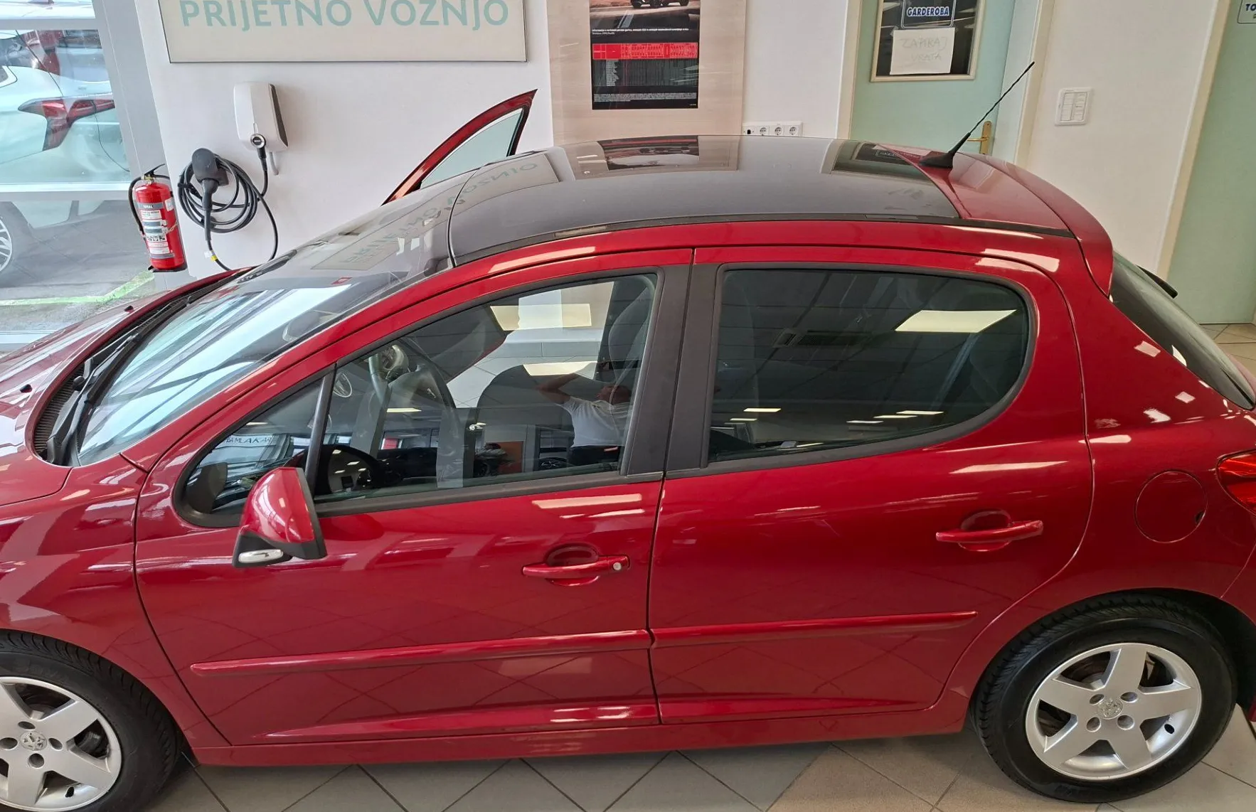 Zunanja slika - Peugeot 207 - Premium 1.4 16V-ODLIČEN-HITRI KREDIT- - 5