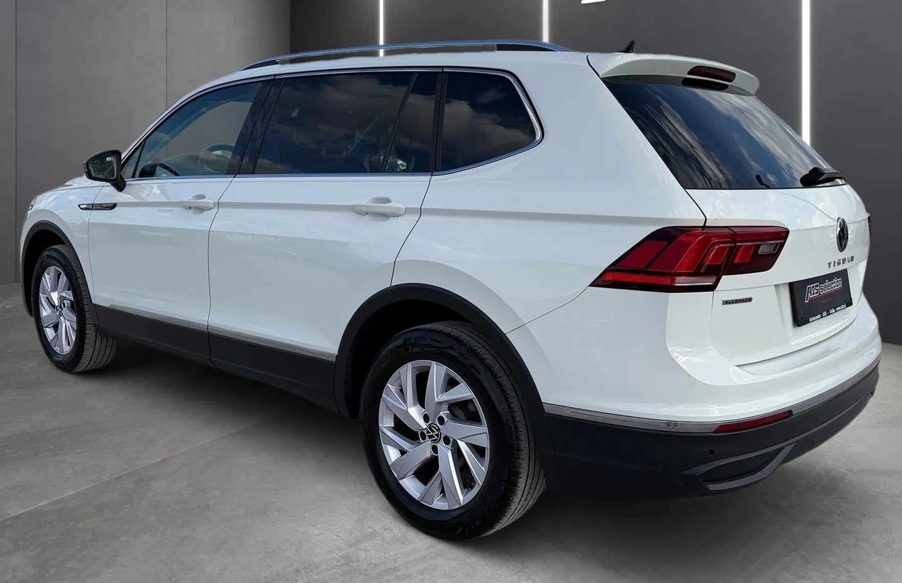 Zunanja slika - VW Tiguan Allspace - 2.0 TDI DSG 4M 110kW Life-ACC-Vlečna kljuka-LED - 4