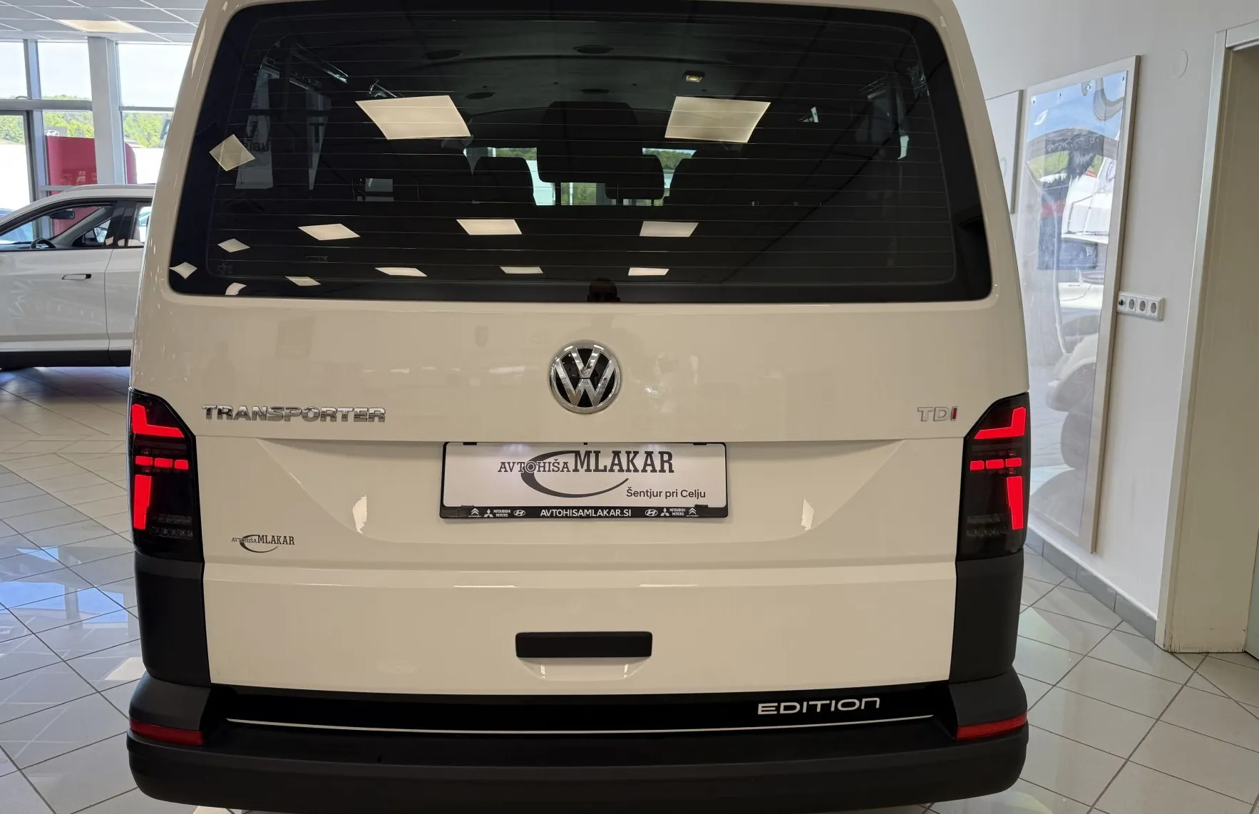 Zunanja slika - VW Transporter - T6 Kombi  7+1  2.0 TDI DSG - 5