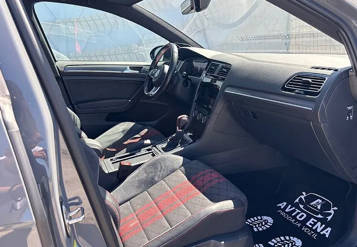 Zunanja slika - Volkswagen Golf - 2.0 GTI TCR-AKRAPOVIČ-ALCANTARA-LED-PANO-ACC - 10