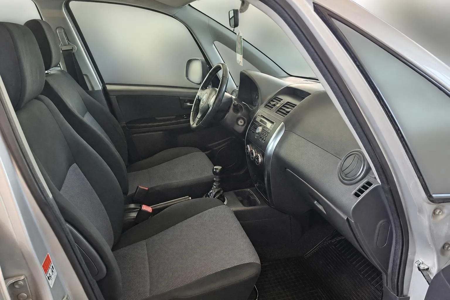 Notranja slika - Fiat Sedici - 1.9 JTD- 4 X 4 POGON-MODEL 2008-ODLIČEN-GARANCIJA - 12