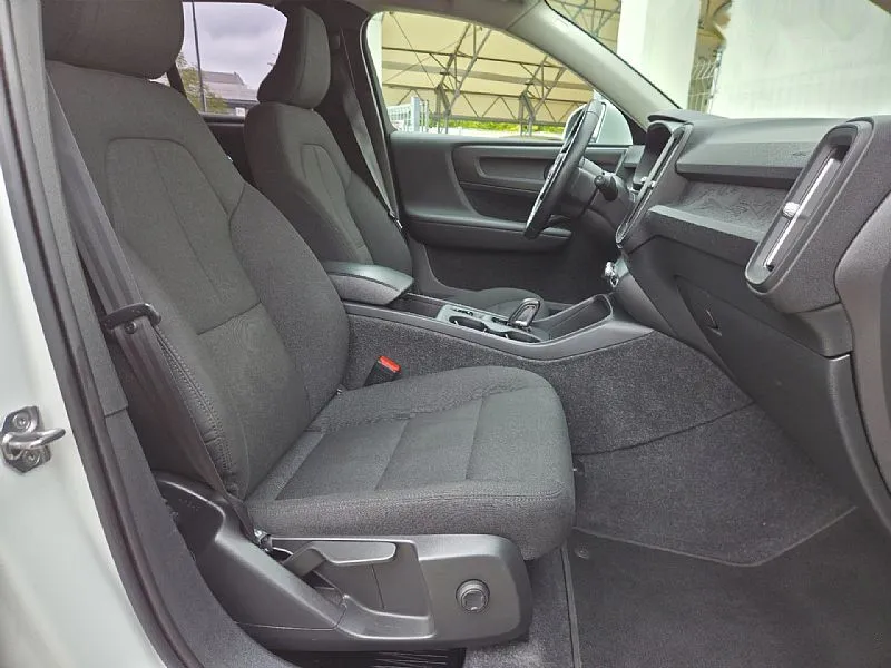 Zunanja slika - Volvo XC40 - 1.5T2 Momentum Core AUTOMATIC-FULLLED-NAVI-KAMERA - 11