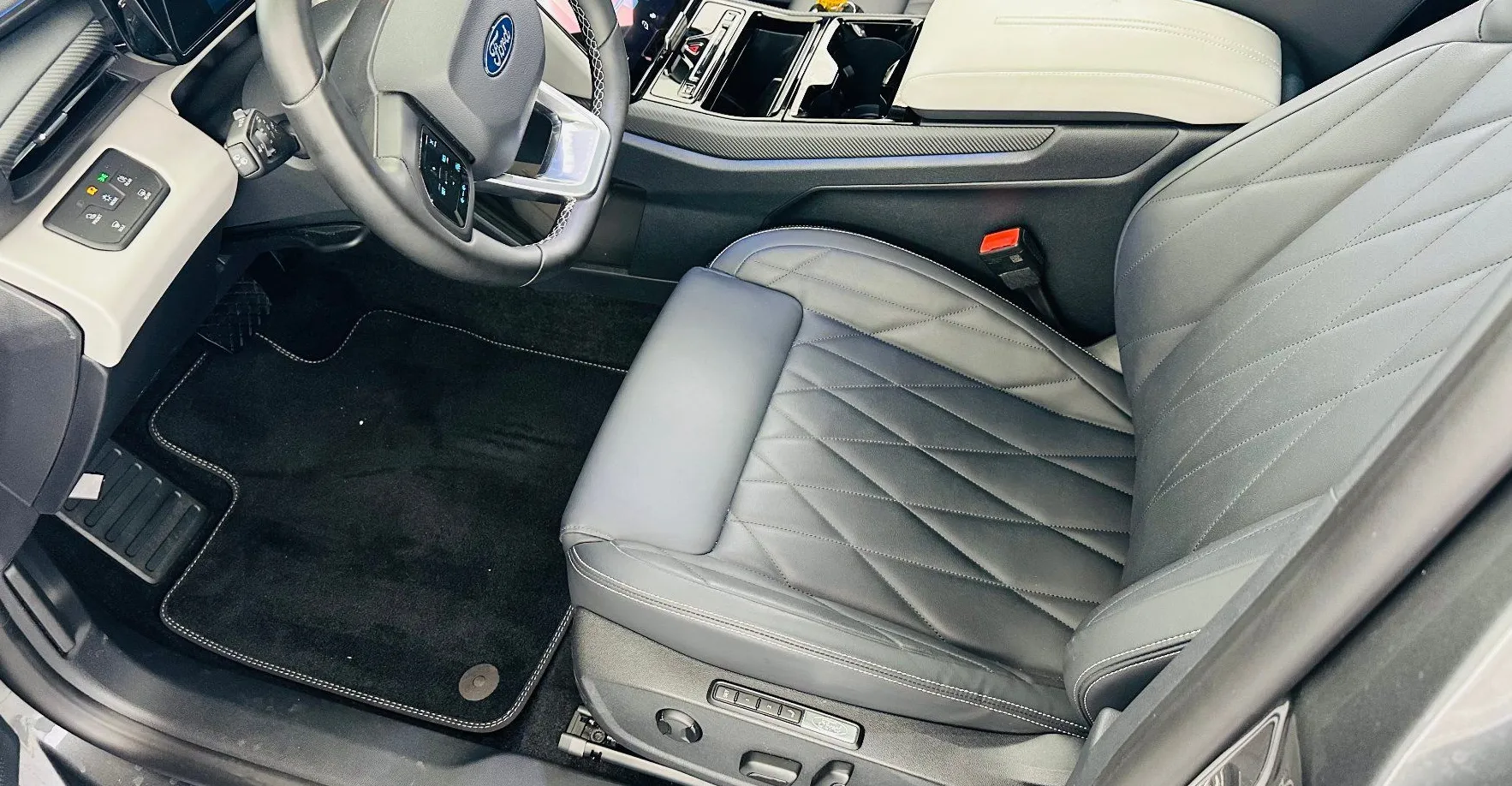 Zunanja slika - Ford Explorer - 82kWh 286HP Premium.KAMERA.LED.NAVI.USNJE.ACC.TOP - 2